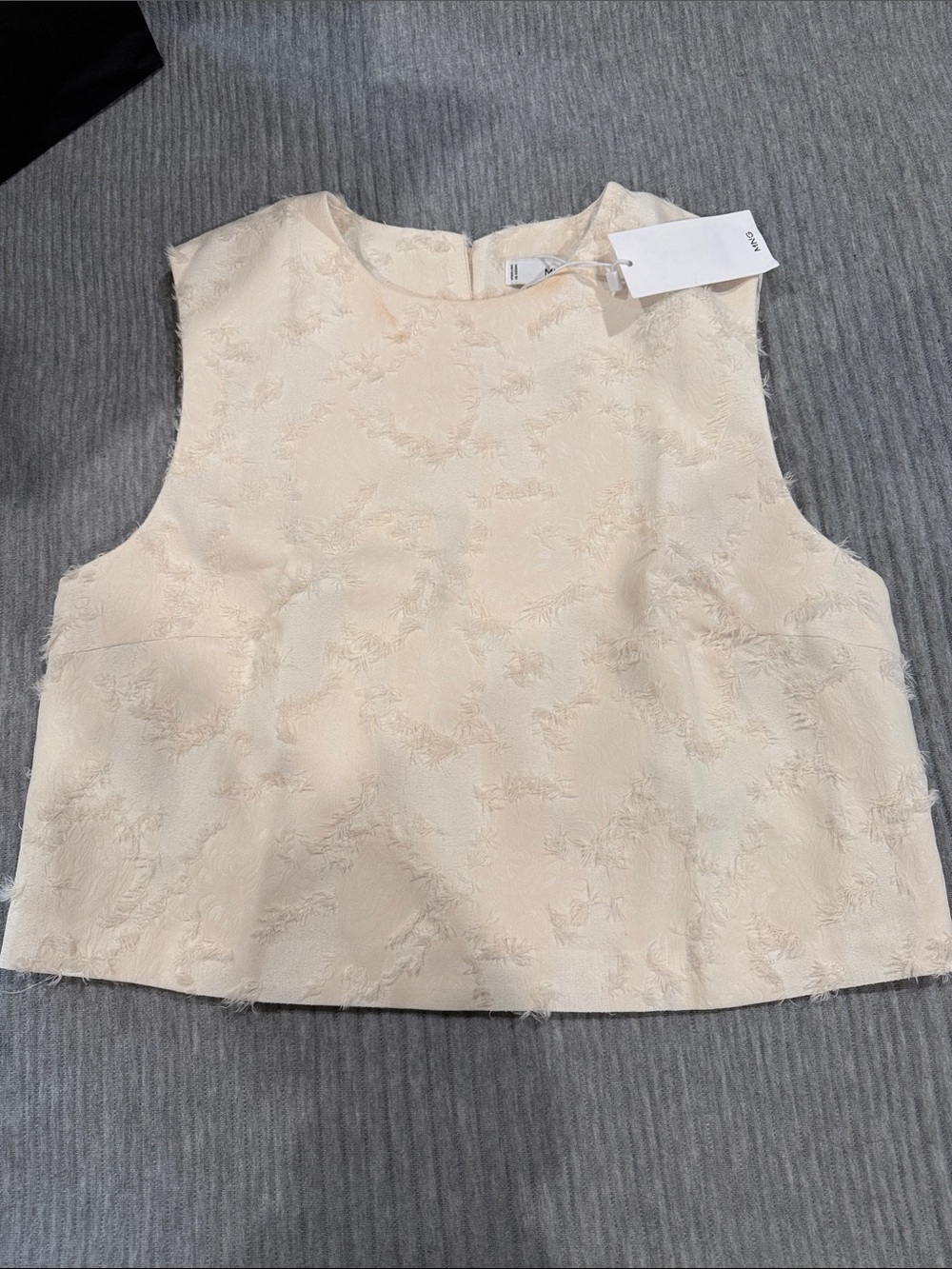 Mango Textured Floral Sleeveless Crop Top - Cream
